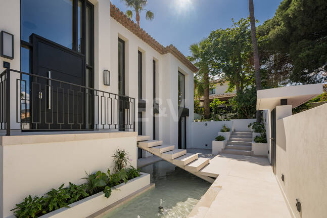 Spectacularly stylish villa next to the golf with beautiful entertainment areas