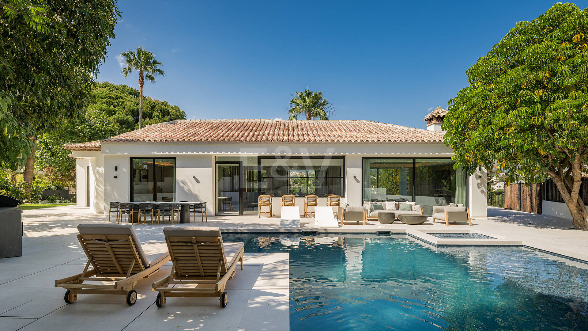 Spectacularly stylish villa next to the golf with beautiful entertainment areas