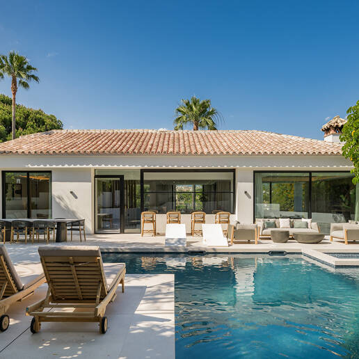 Spektakularnie stylowa willa obok golfa z pięknymi obszarami rozrywki