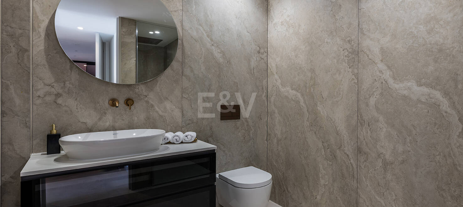 Spektakularnie stylowa willa obok golfa z pięknymi obszarami rozrywki