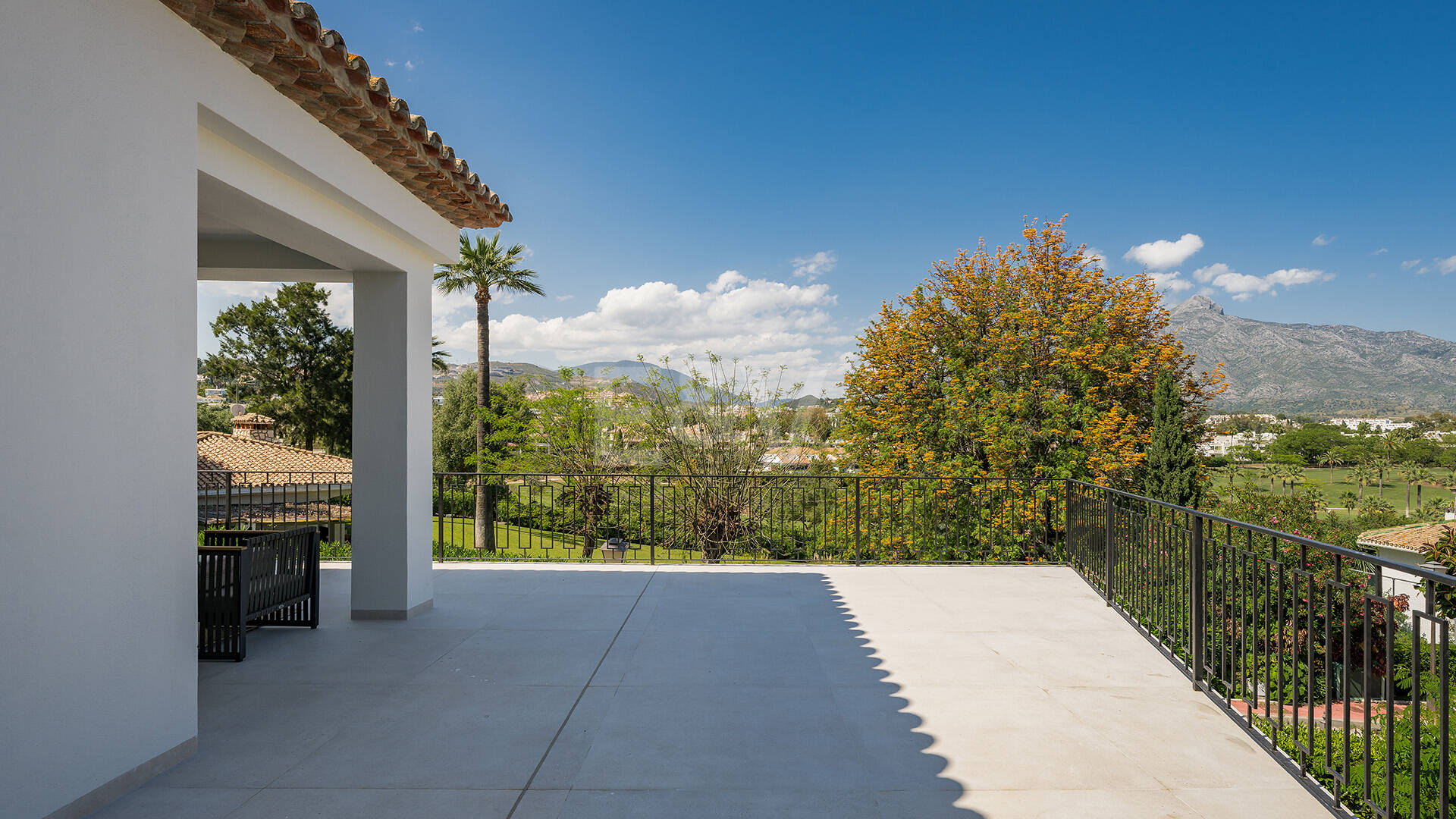 Spectacularly stylish villa next to the golf with beautiful entertainment areas