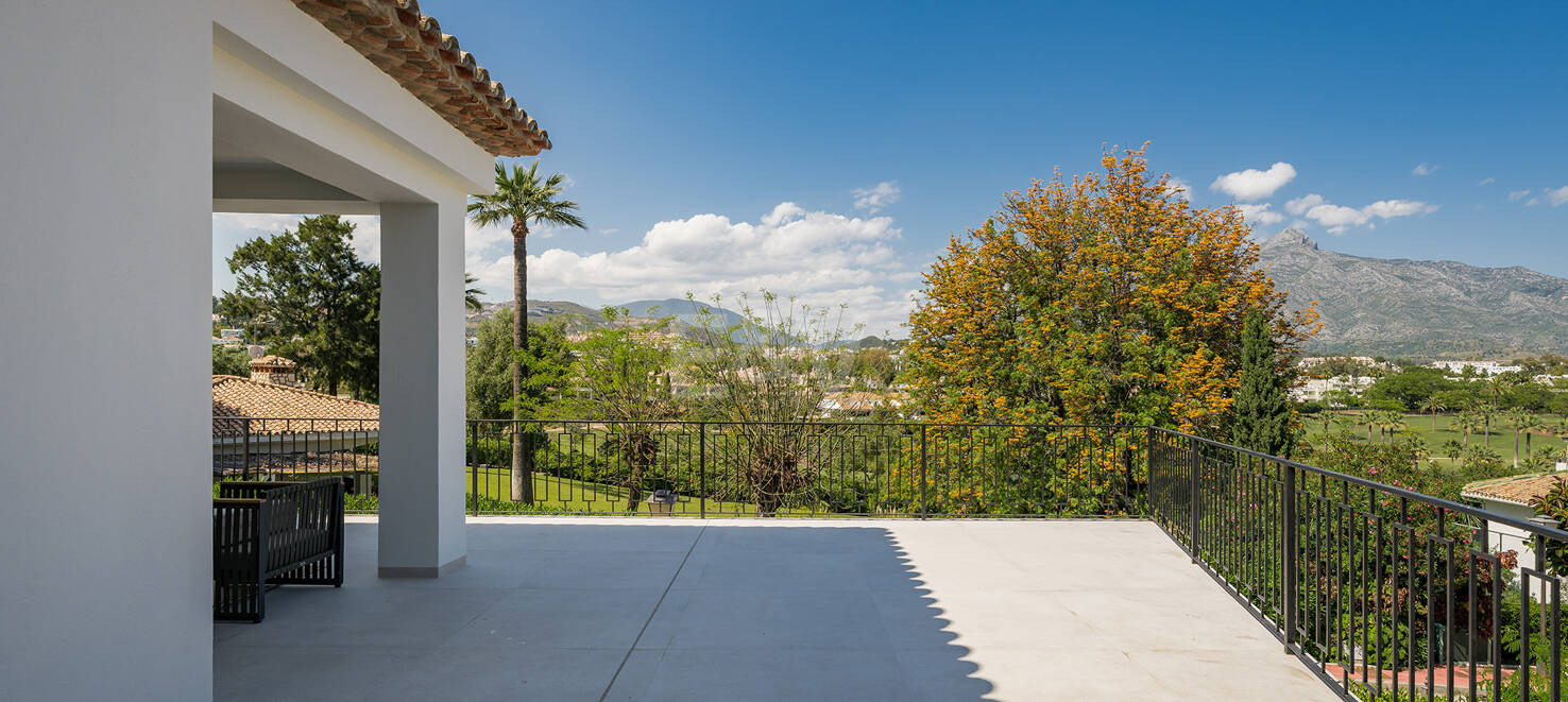 Spektakularnie stylowa willa obok golfa z pięknymi obszarami rozrywki