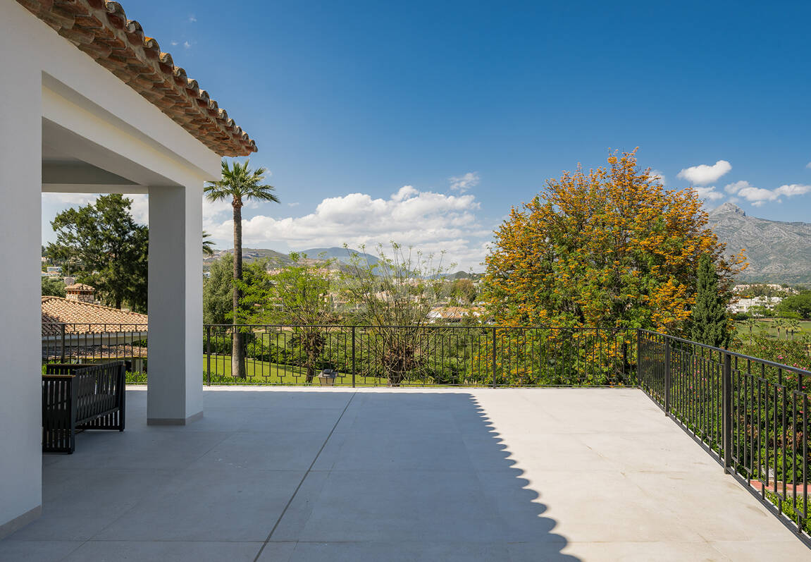 Spectacularly stylish villa next to the golf with beautiful entertainment areas