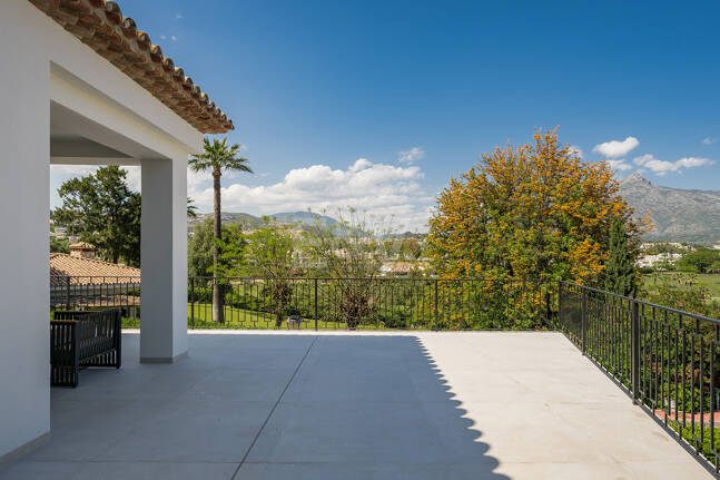 Spectacularly stylish villa next to the golf with beautiful entertainment areas