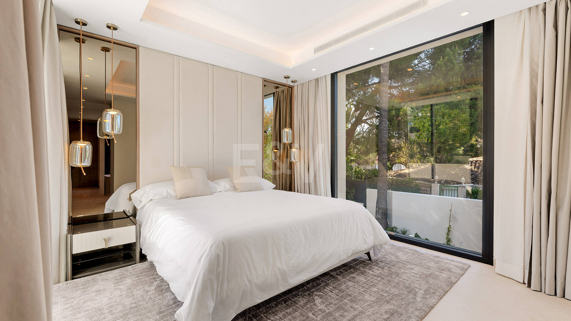 Spectacularly stylish villa next to the golf with beautiful entertainment areas