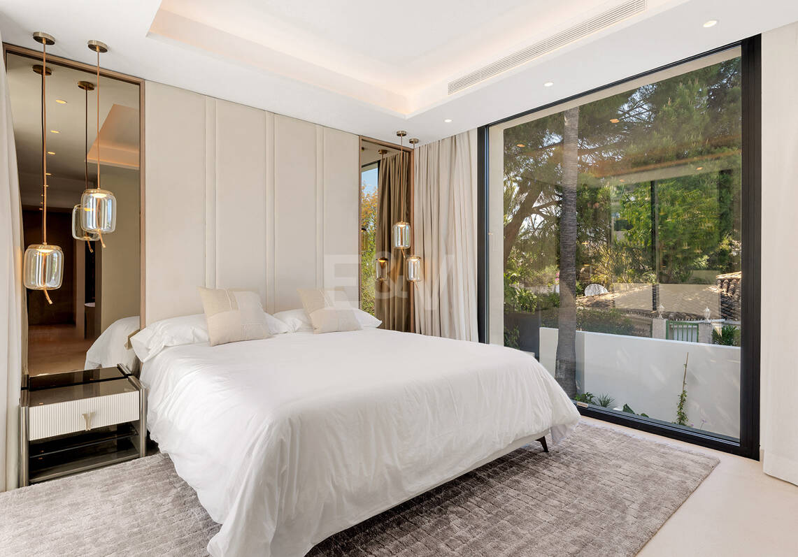 Espectacular villa en Nueva Andalucía con estilo junto al campo de golf con preciosas zonas de ocio