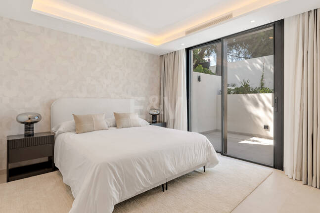 Spectacularly stylish villa next to the golf with beautiful entertainment areas