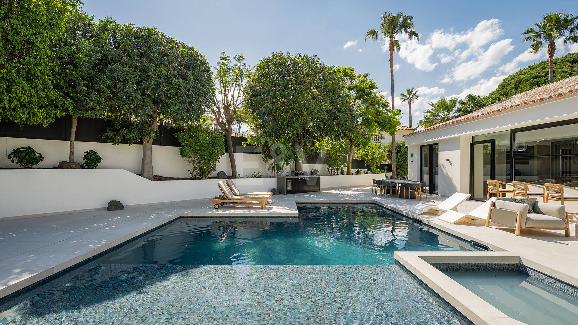 Spectacularly stylish villa next to the golf with beautiful entertainment areas