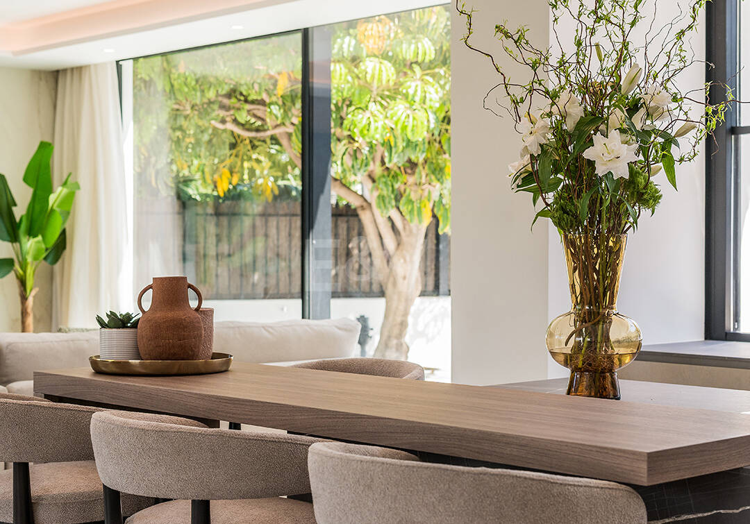 Espectacular villa en Nueva Andalucía con estilo junto al campo de golf con preciosas zonas de ocio