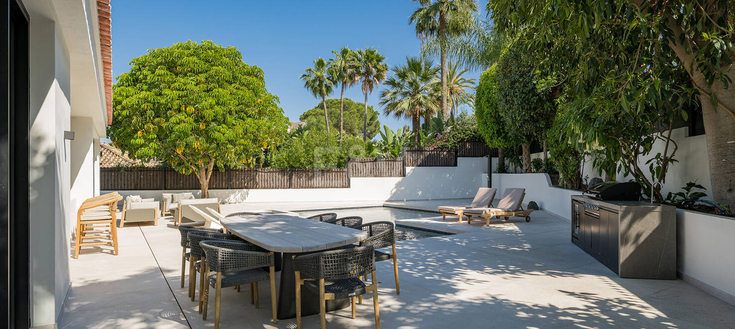 Spektakularnie stylowa willa obok golfa z pięknymi obszarami rozrywki