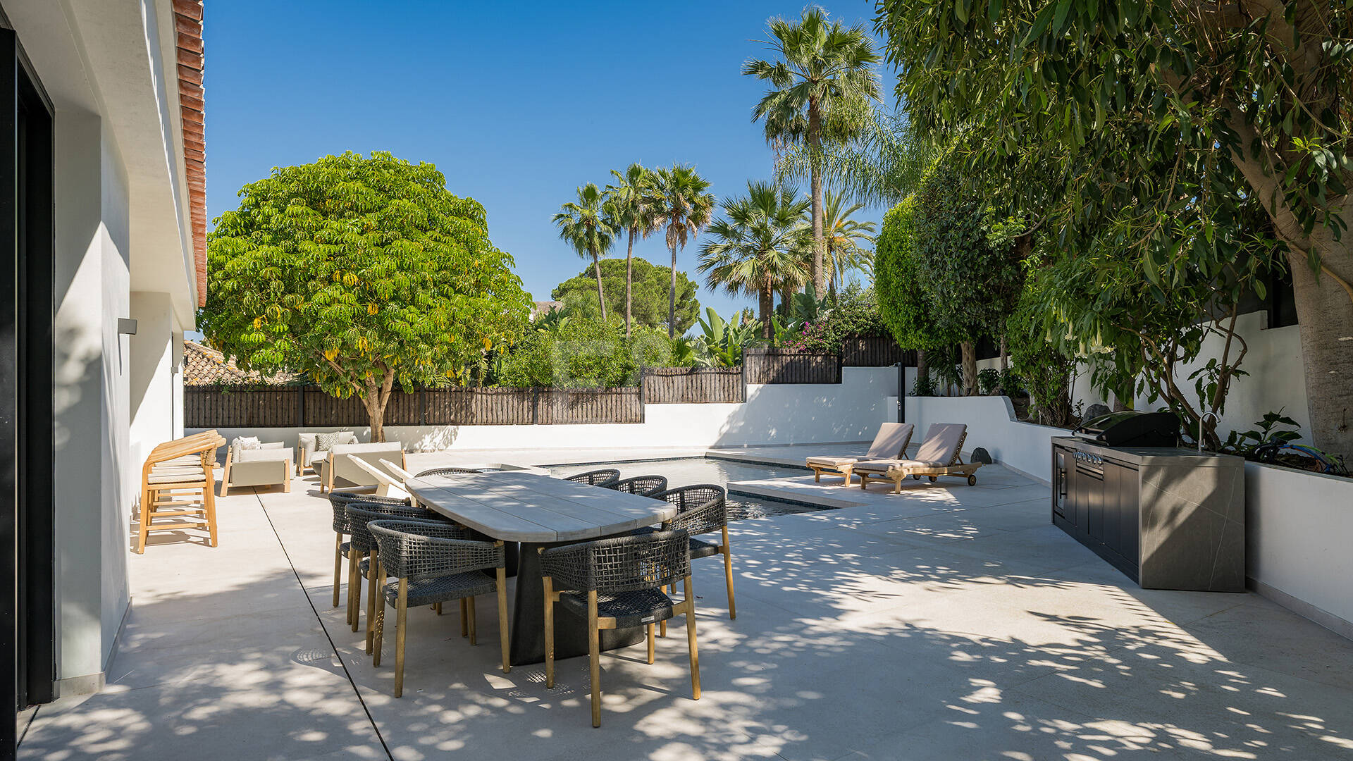 Spectacularly stylish villa next to the golf with beautiful entertainment areas