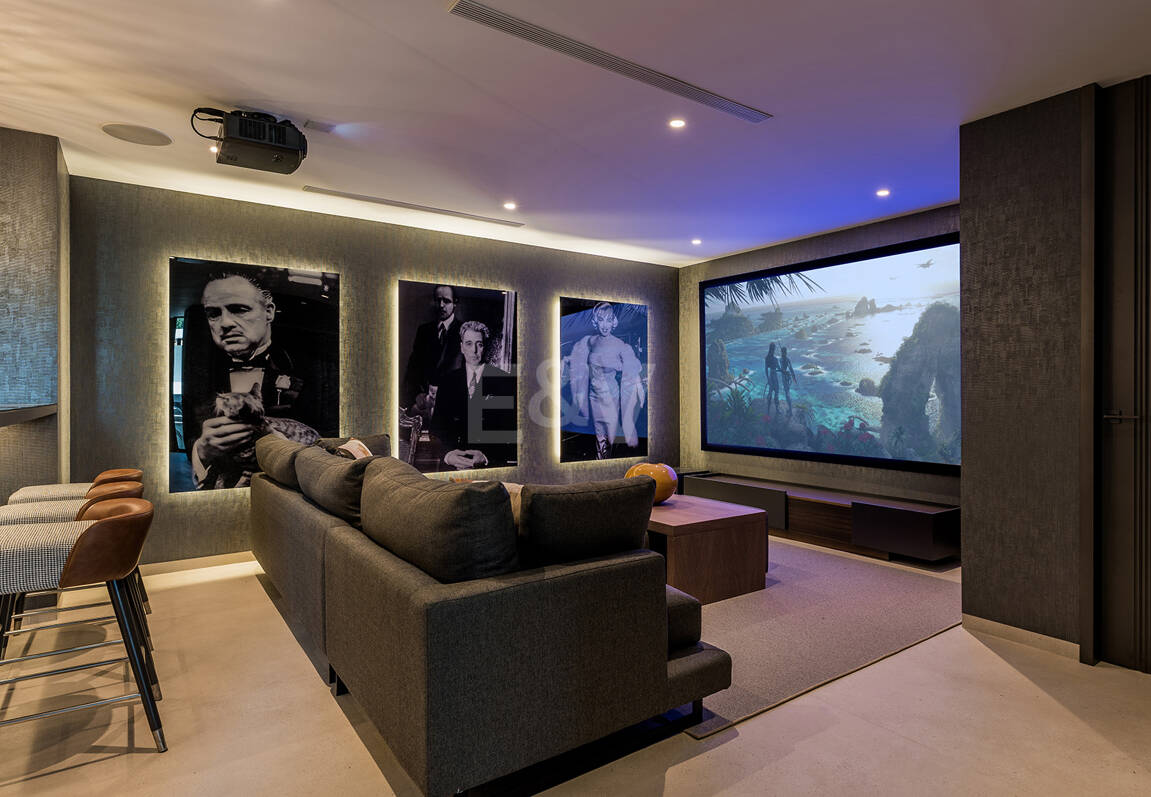 Spectacularly stylish villa next to the golf with beautiful entertainment areas