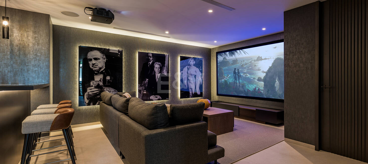 Spektakularnie stylowa willa obok golfa z pięknymi obszarami rozrywki