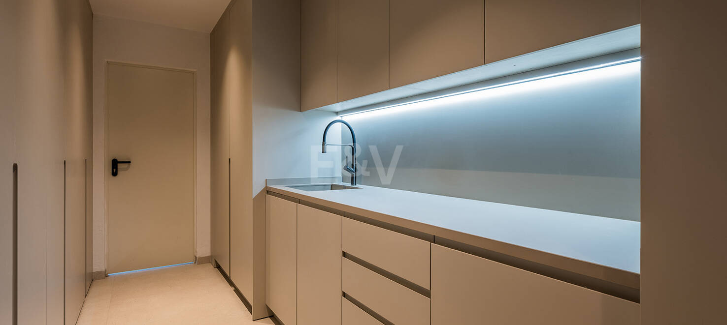 Spektakularnie stylowa willa obok golfa z pięknymi obszarami rozrywki