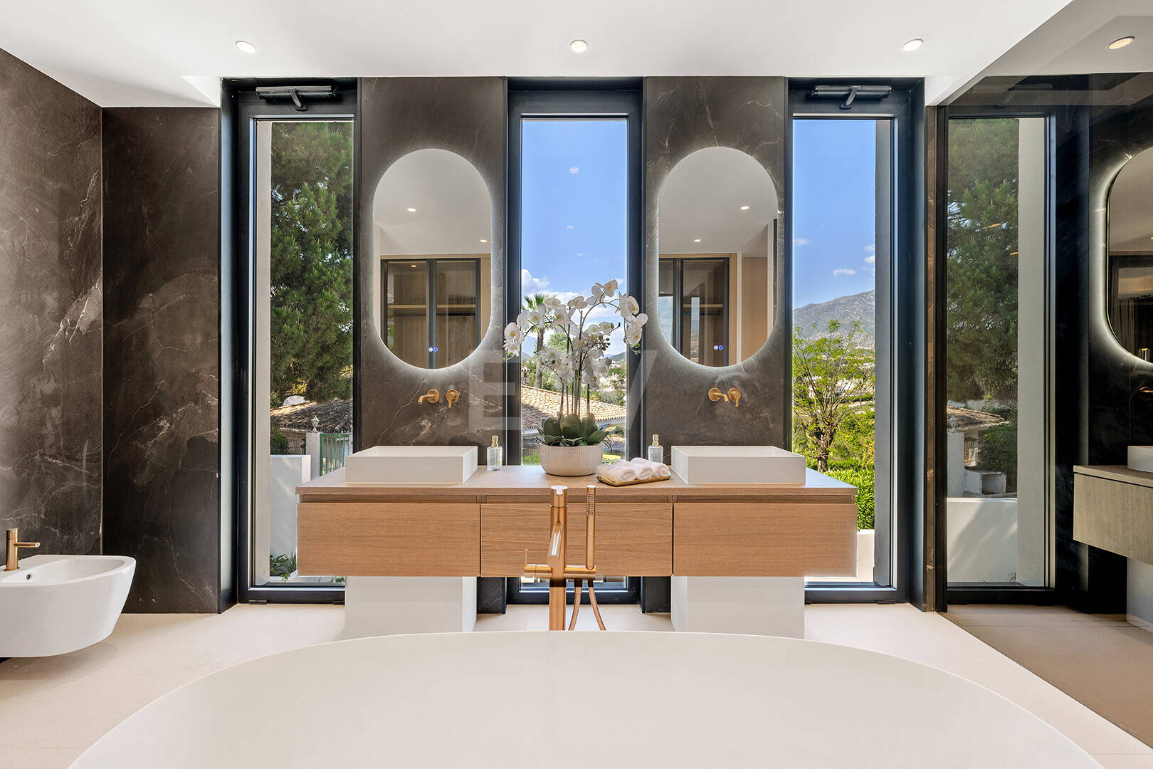 Spectacularly stylish villa next to the golf with beautiful entertainment areas