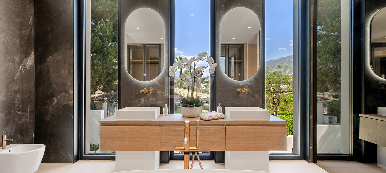 Spektakularnie stylowa willa obok golfa z pięknymi obszarami rozrywki