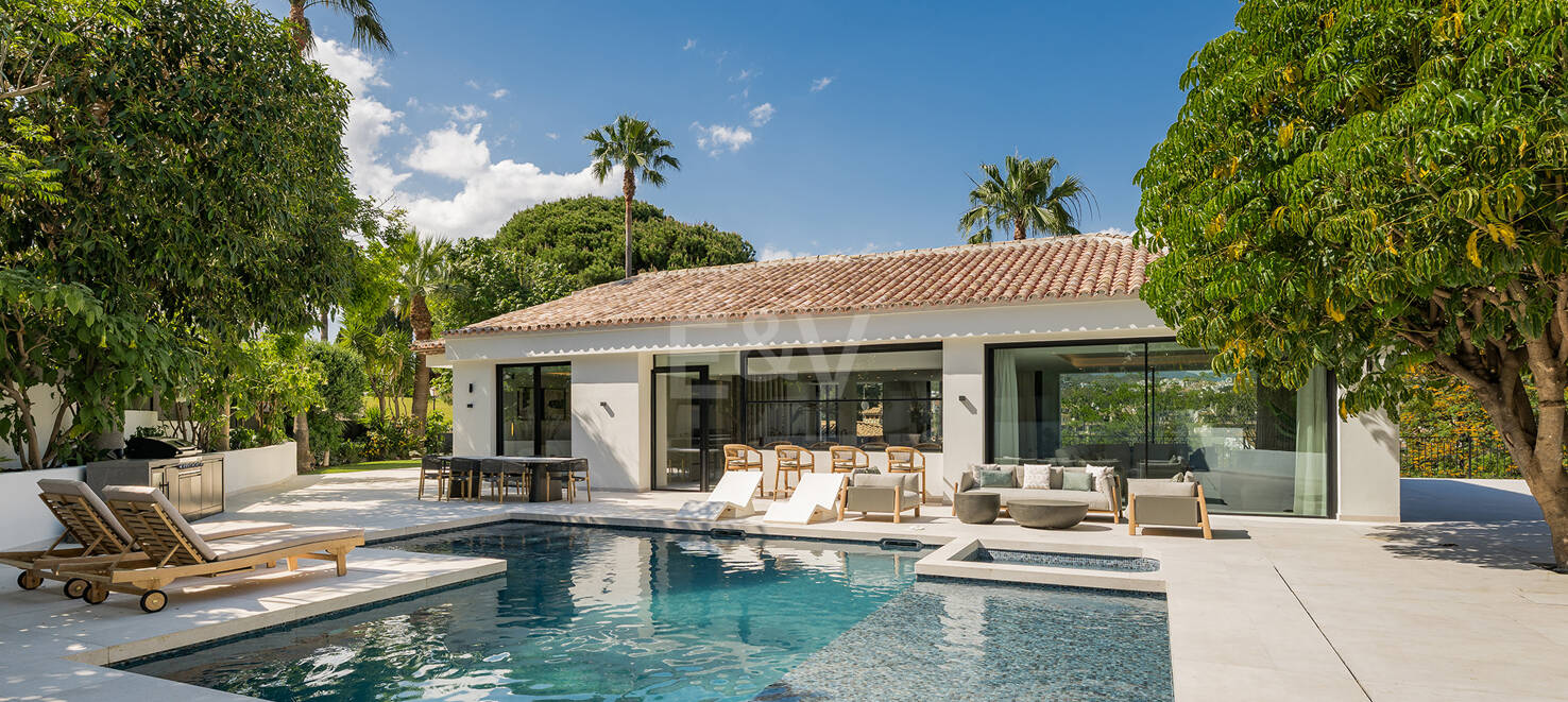 Spektakularnie stylowa willa obok golfa z pięknymi obszarami rozrywki