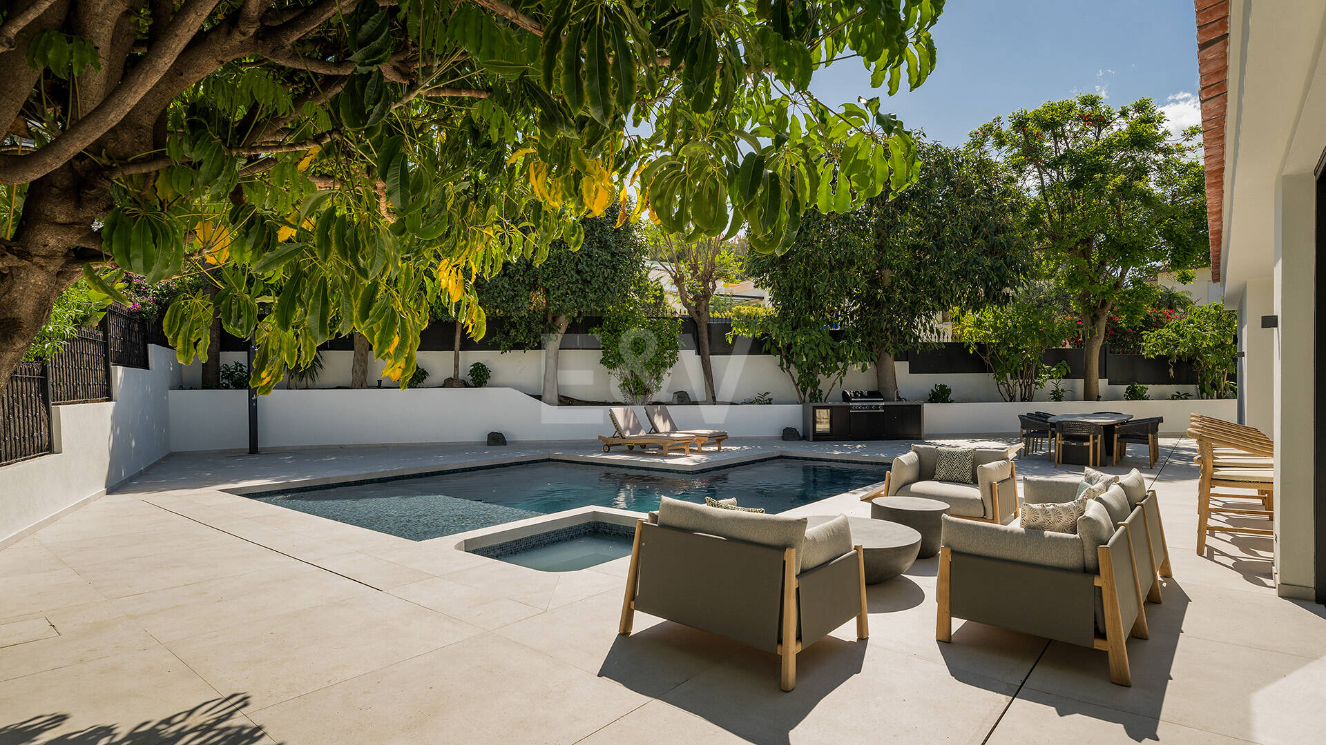 Spectacularly stylish villa next to the golf with beautiful entertainment areas