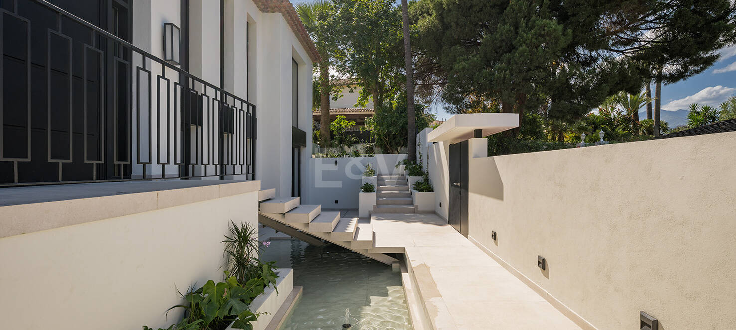 Spektakularnie stylowa willa obok golfa z pięknymi obszarami rozrywki