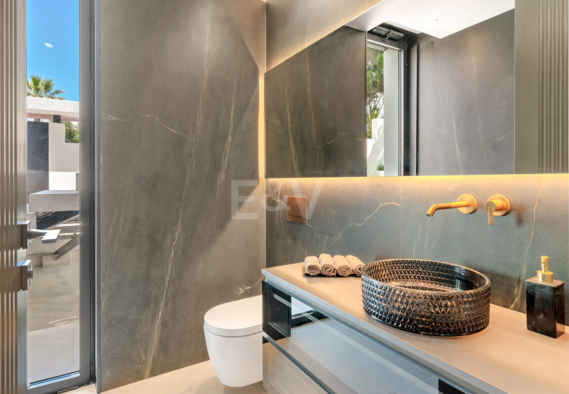 Spectacularly stylish villa next to the golf with beautiful entertainment areas