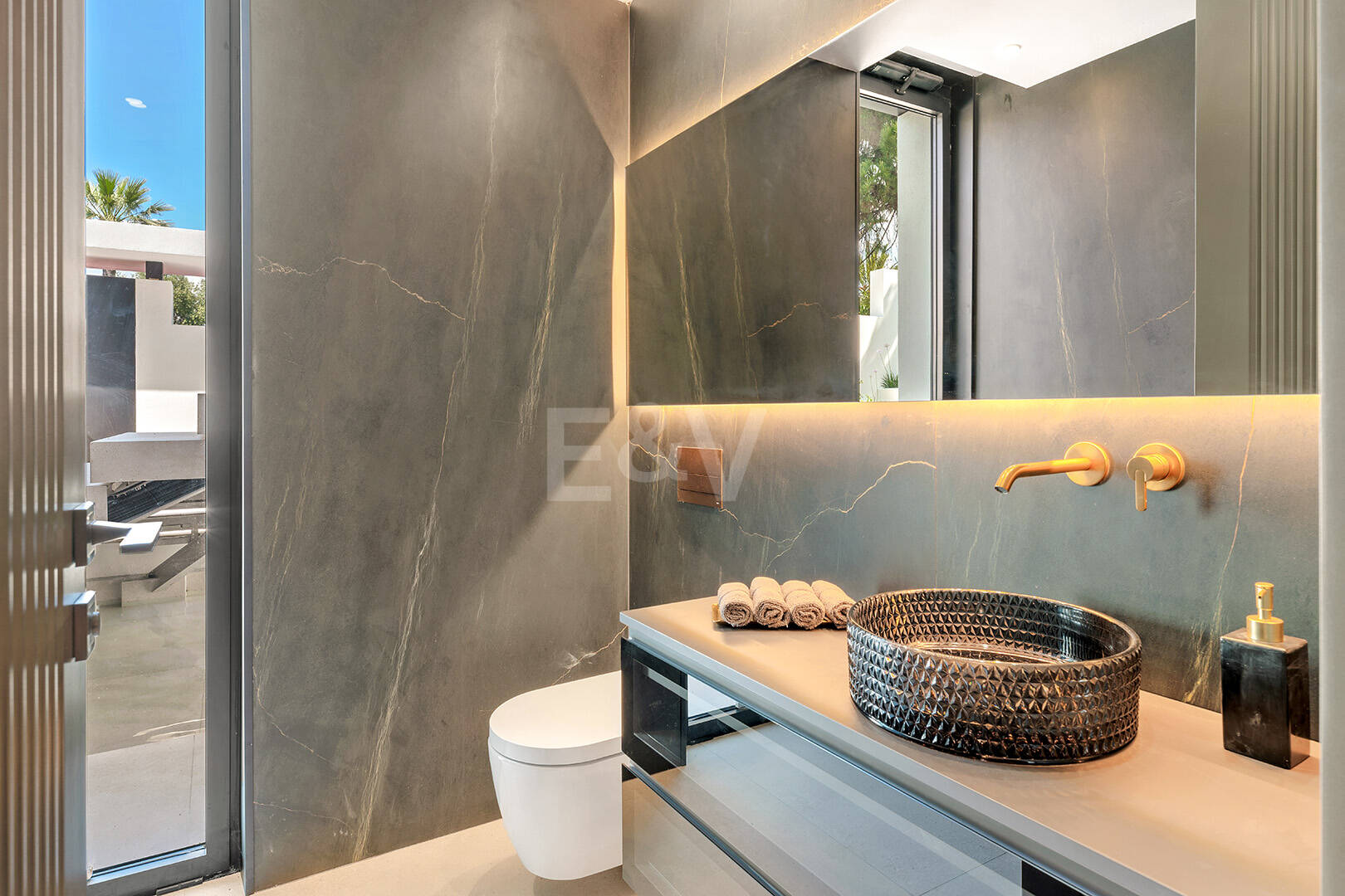 Spectacularly stylish villa next to the golf with beautiful entertainment areas