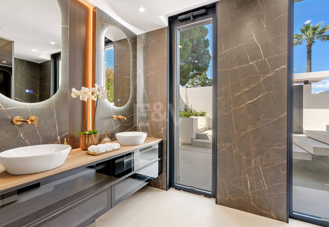 Spectacularly stylish villa next to the golf with beautiful entertainment areas