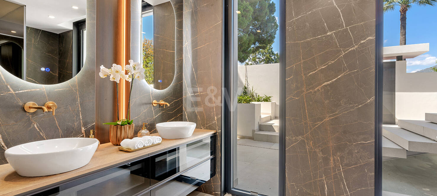 Spektakularnie stylowa willa obok golfa z pięknymi obszarami rozrywki