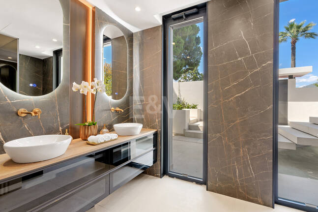 Spectacularly stylish villa next to the golf with beautiful entertainment areas