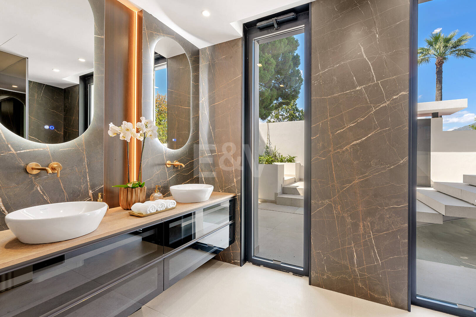 Spectacularly stylish villa next to the golf with beautiful entertainment areas