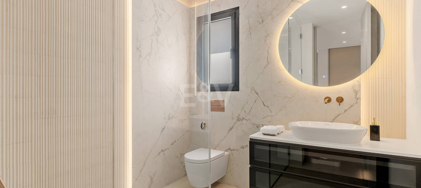 Spektakularnie stylowa willa obok golfa z pięknymi obszarami rozrywki