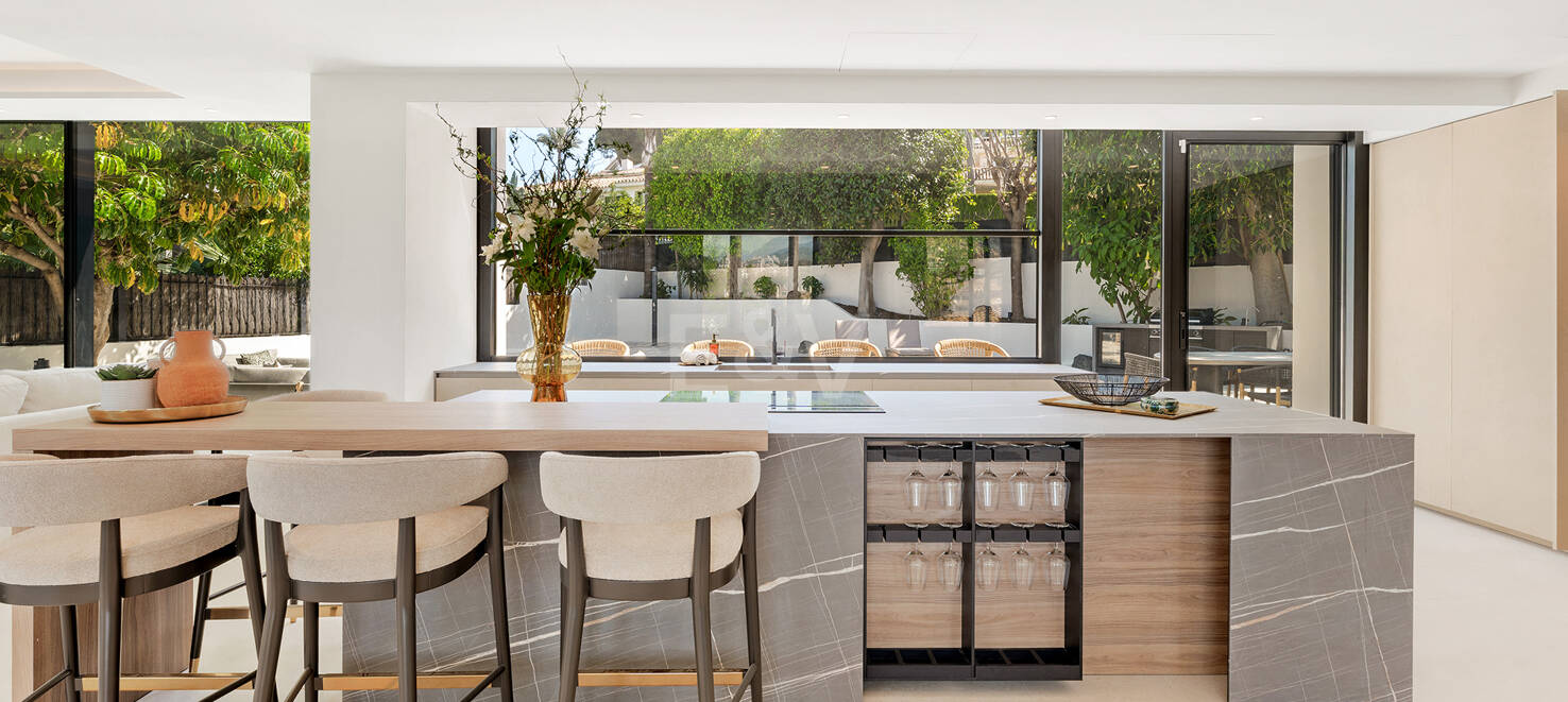 Spektakularnie stylowa willa obok golfa z pięknymi obszarami rozrywki