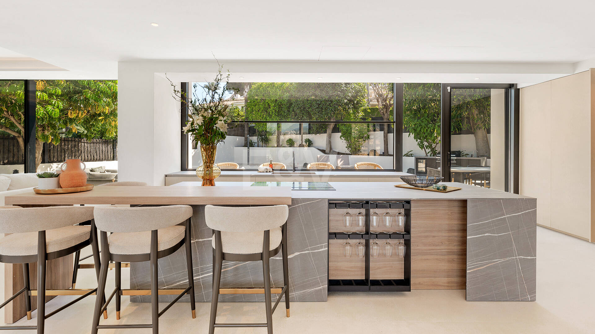 Spectacularly stylish villa next to the golf with beautiful entertainment areas