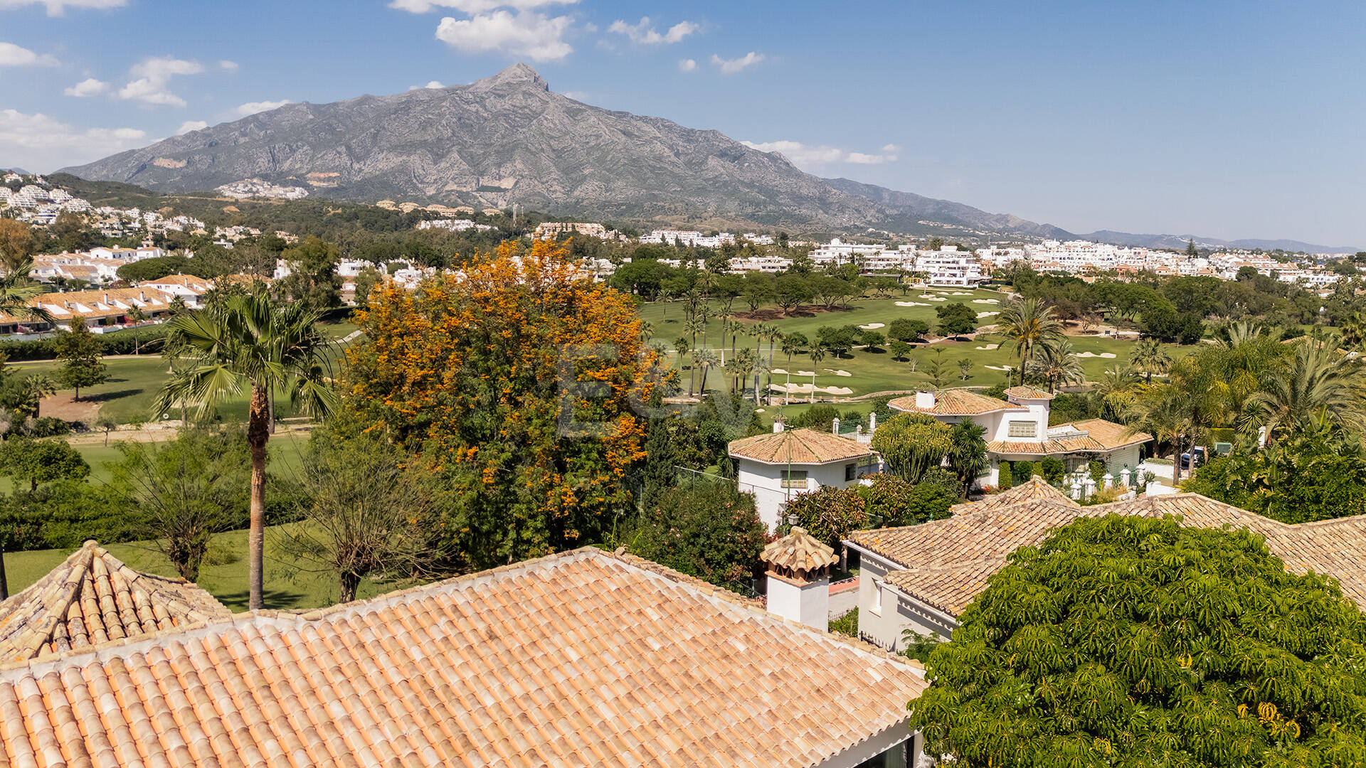 Spectacularly stylish villa next to the golf with beautiful entertainment areas