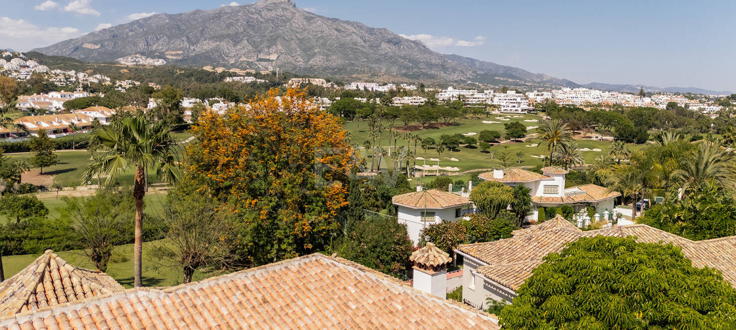 Spektakularnie stylowa willa obok golfa z pięknymi obszarami rozrywki