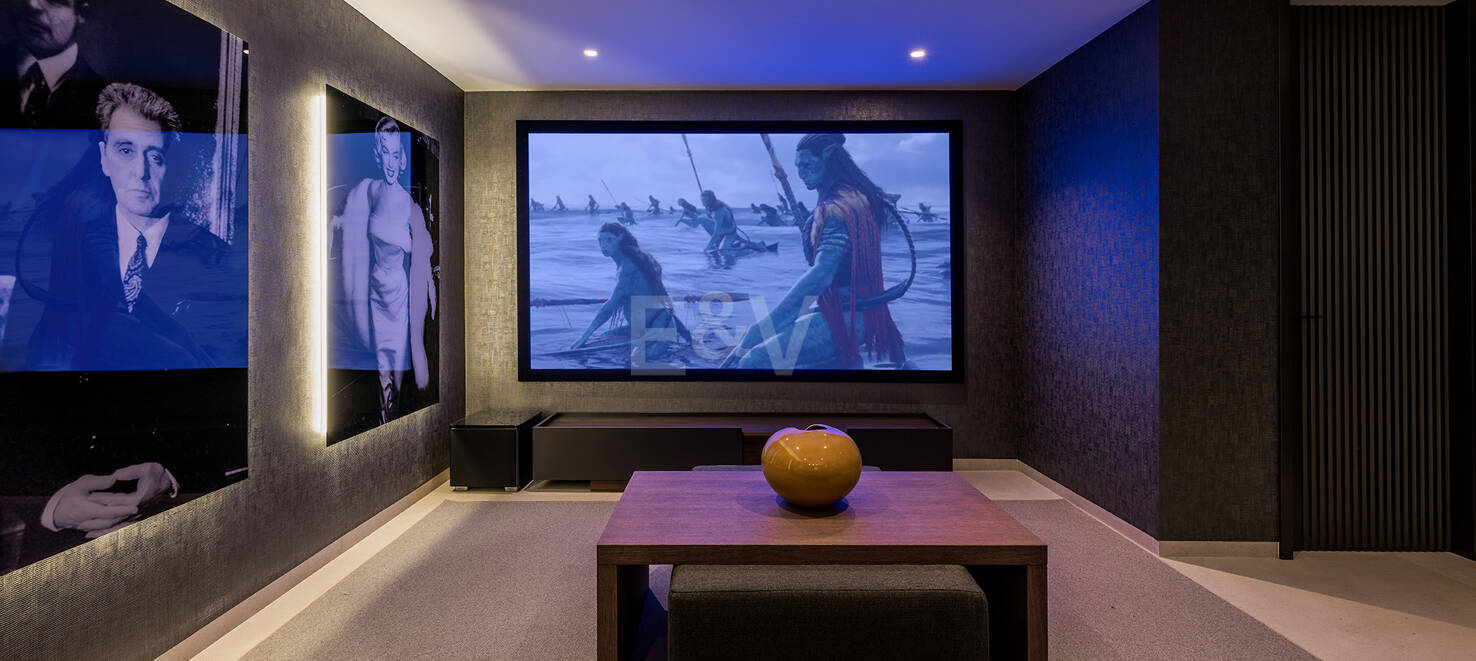 Spektakularnie stylowa willa obok golfa z pięknymi obszarami rozrywki