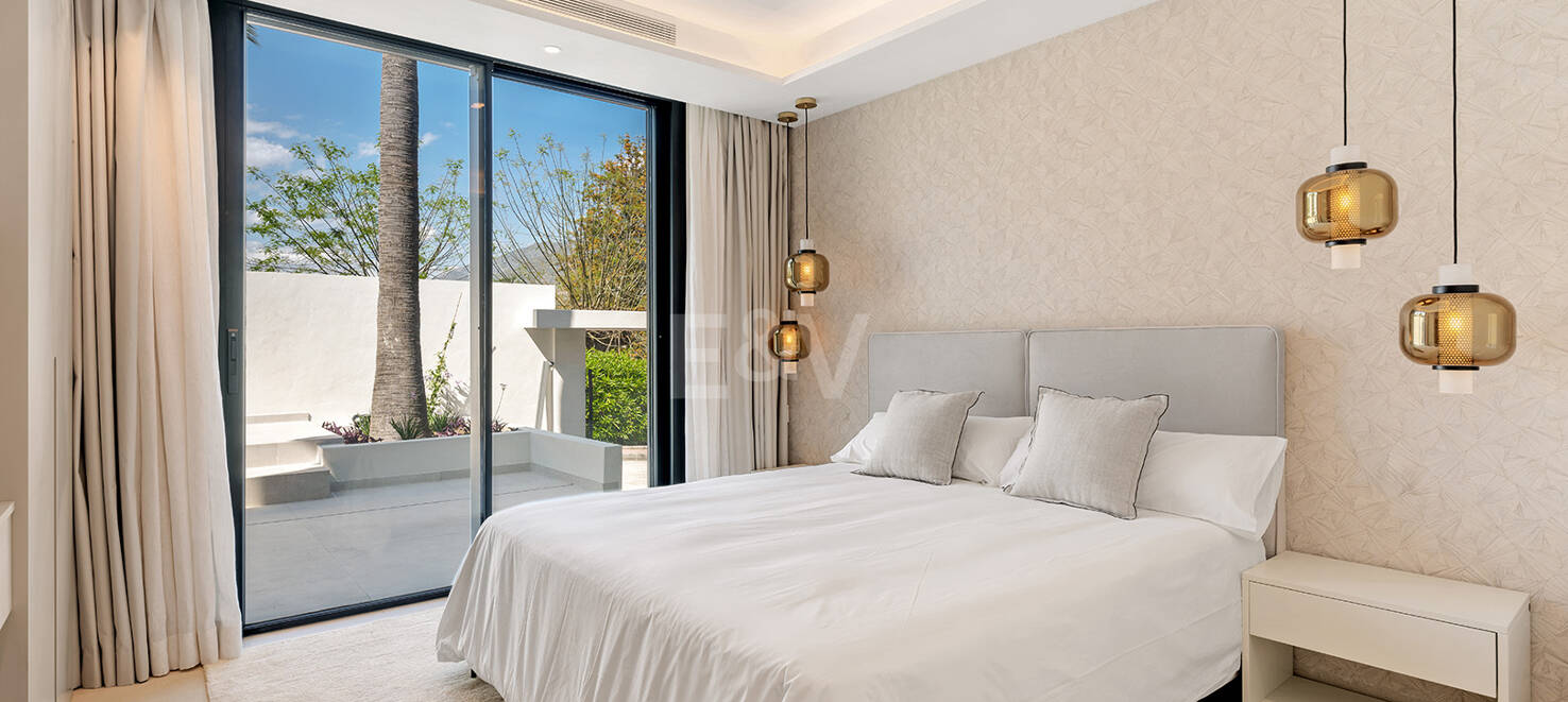 Spektakularnie stylowa willa obok golfa z pięknymi obszarami rozrywki