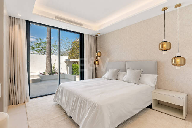 Spectacularly stylish villa next to the golf with beautiful entertainment areas