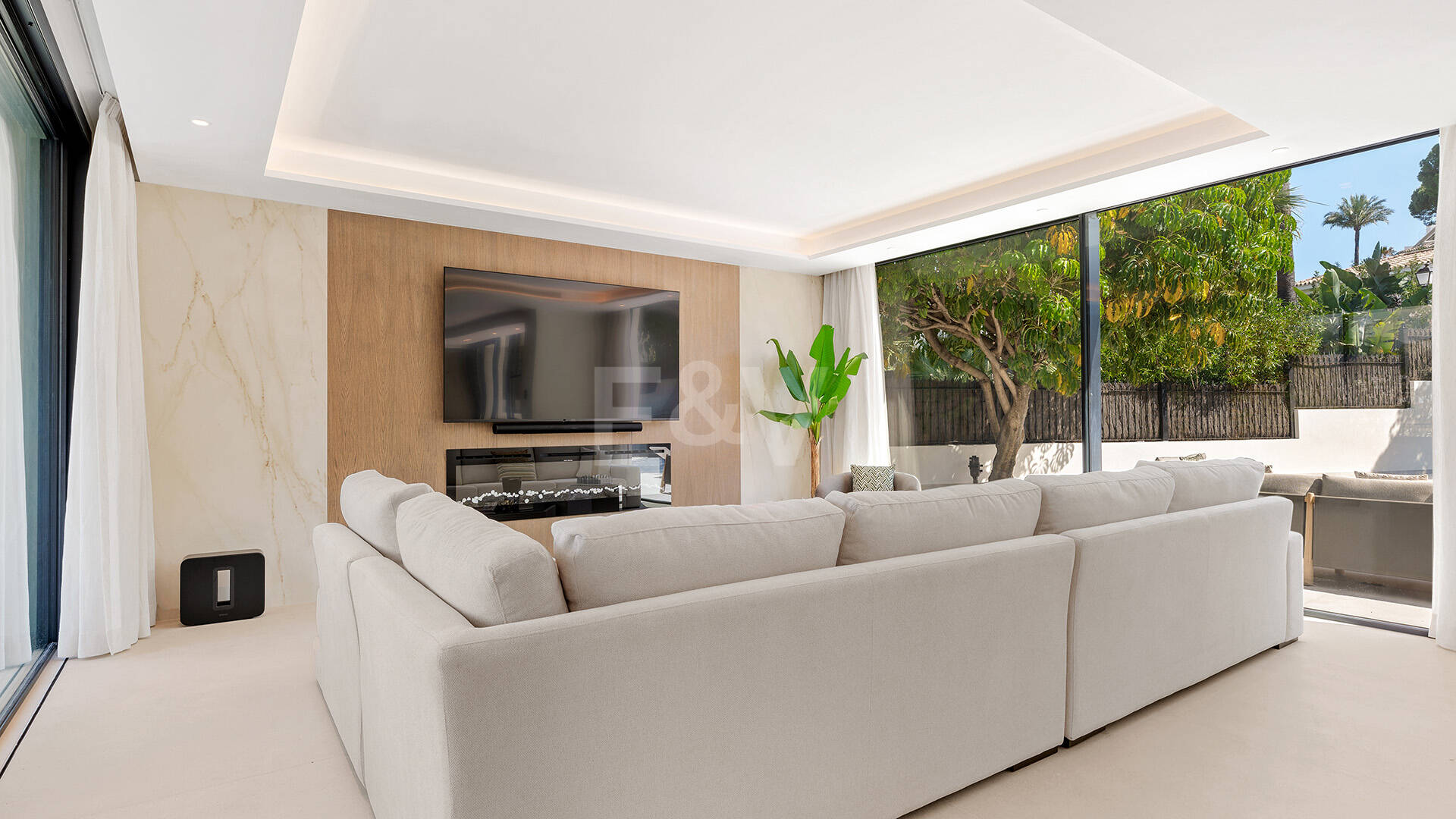 Spectacularly stylish villa next to the golf with beautiful entertainment areas