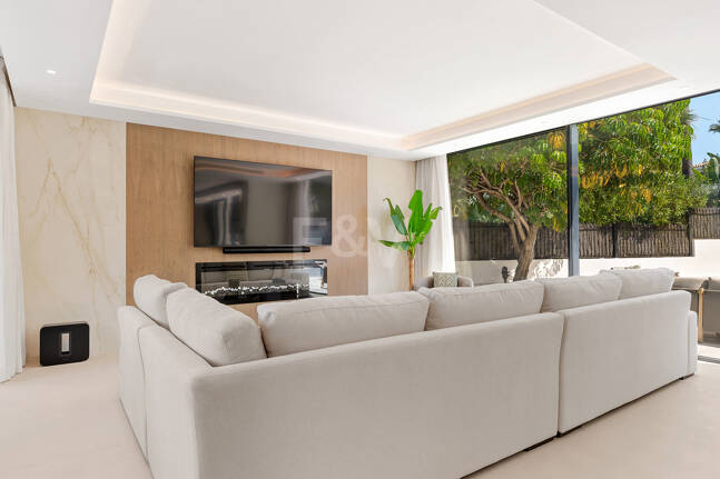 Spectacularly stylish villa next to the golf with beautiful entertainment areas