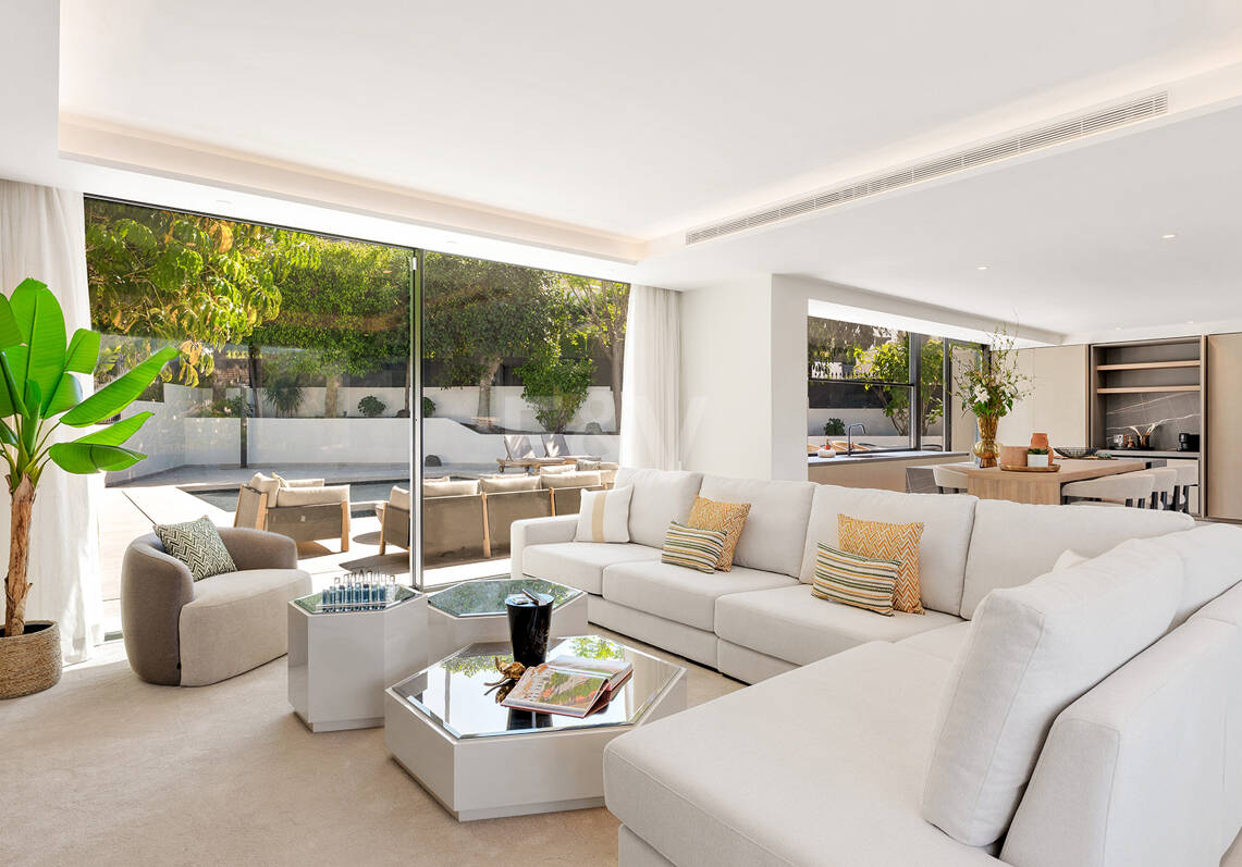 Espectacular villa en Nueva Andalucía con estilo junto al campo de golf con preciosas zonas de ocio