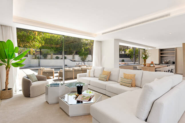 Spectacularly stylish villa next to the golf with beautiful entertainment areas