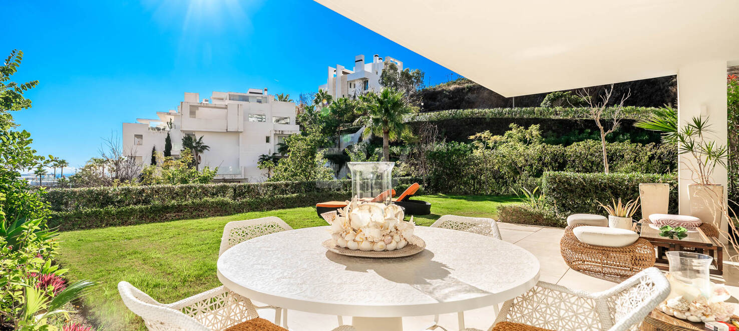 Luxury Corner Apartment with Private Garden in Palo Alto