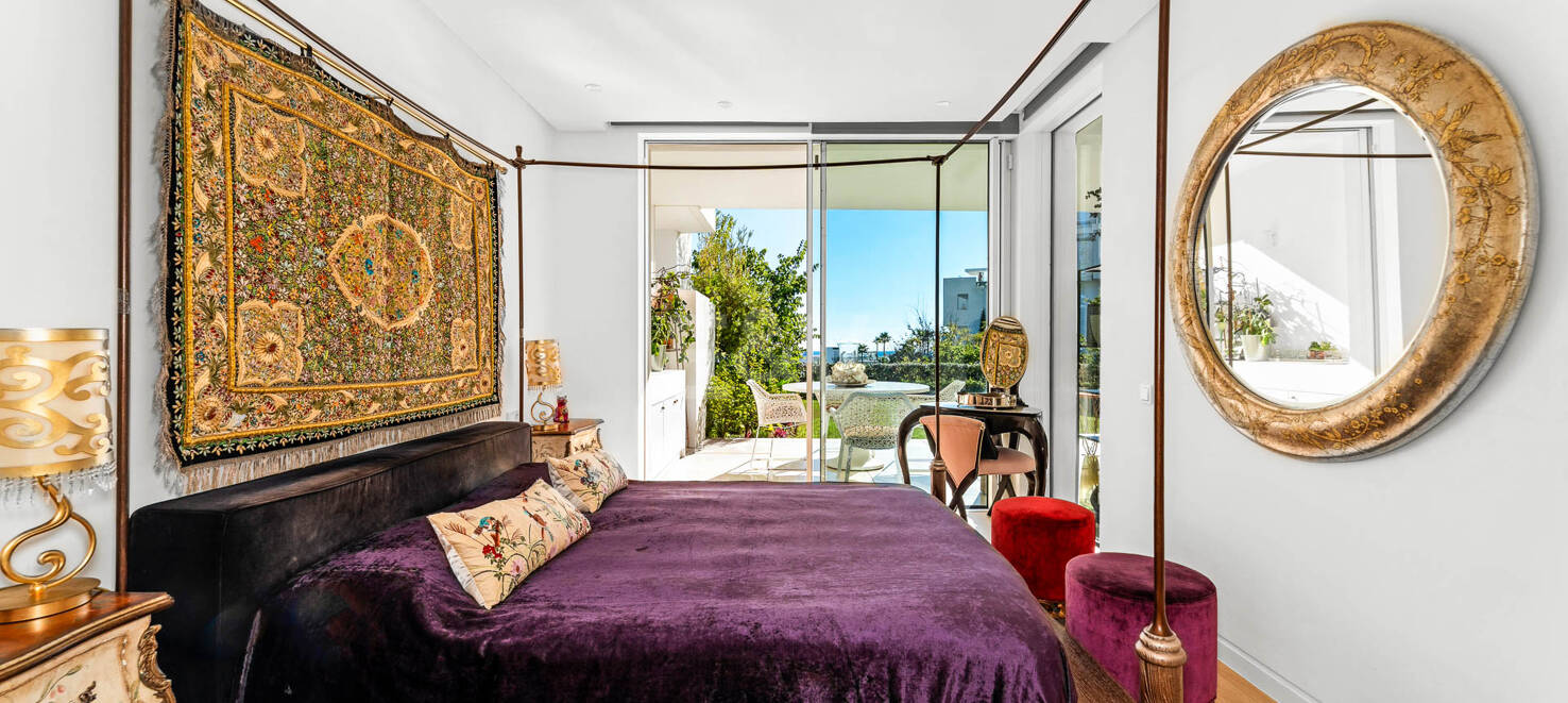 Luxury Corner Apartment with Private Garden in Palo Alto