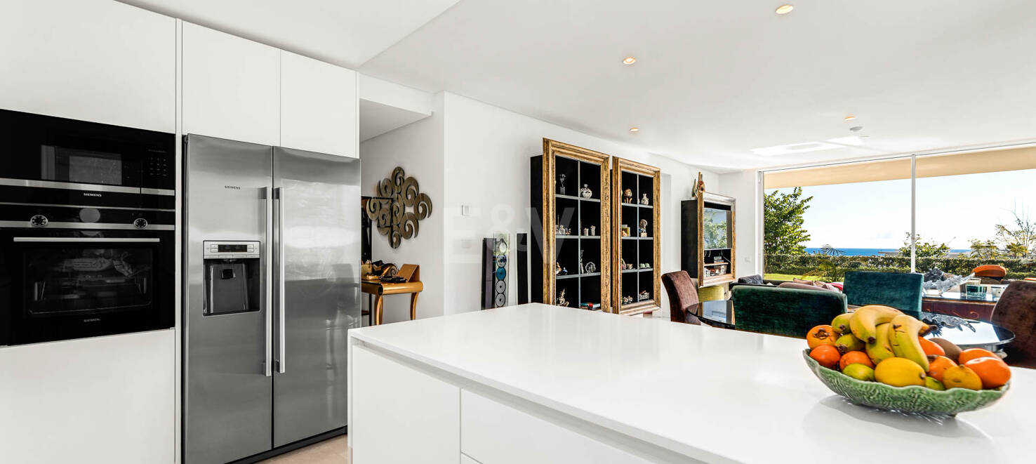 Luxury Corner Apartment with Private Garden in Palo Alto