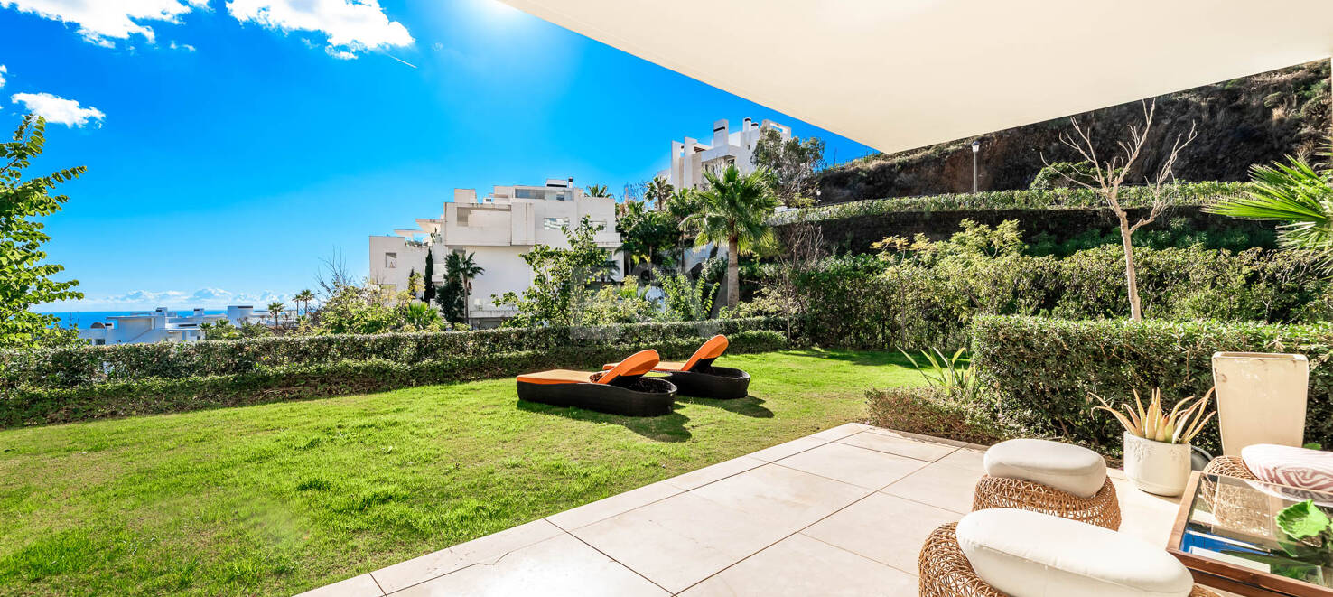 Luxury Corner Apartment with Private Garden in Palo Alto