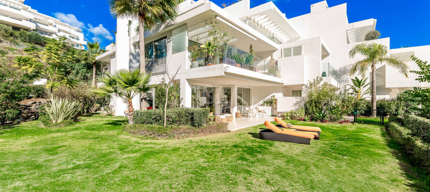 Luxury Corner Apartment with Private Garden in Palo Alto