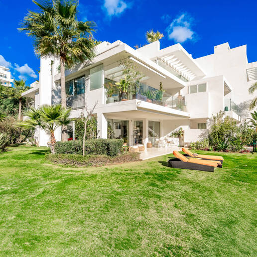 Luxury Corner Apartment with Private Garden in Palo Alto