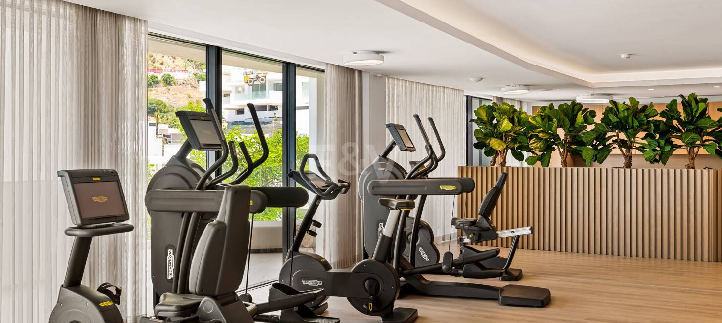 Luxury Corner Apartment with Private Garden in Palo Alto