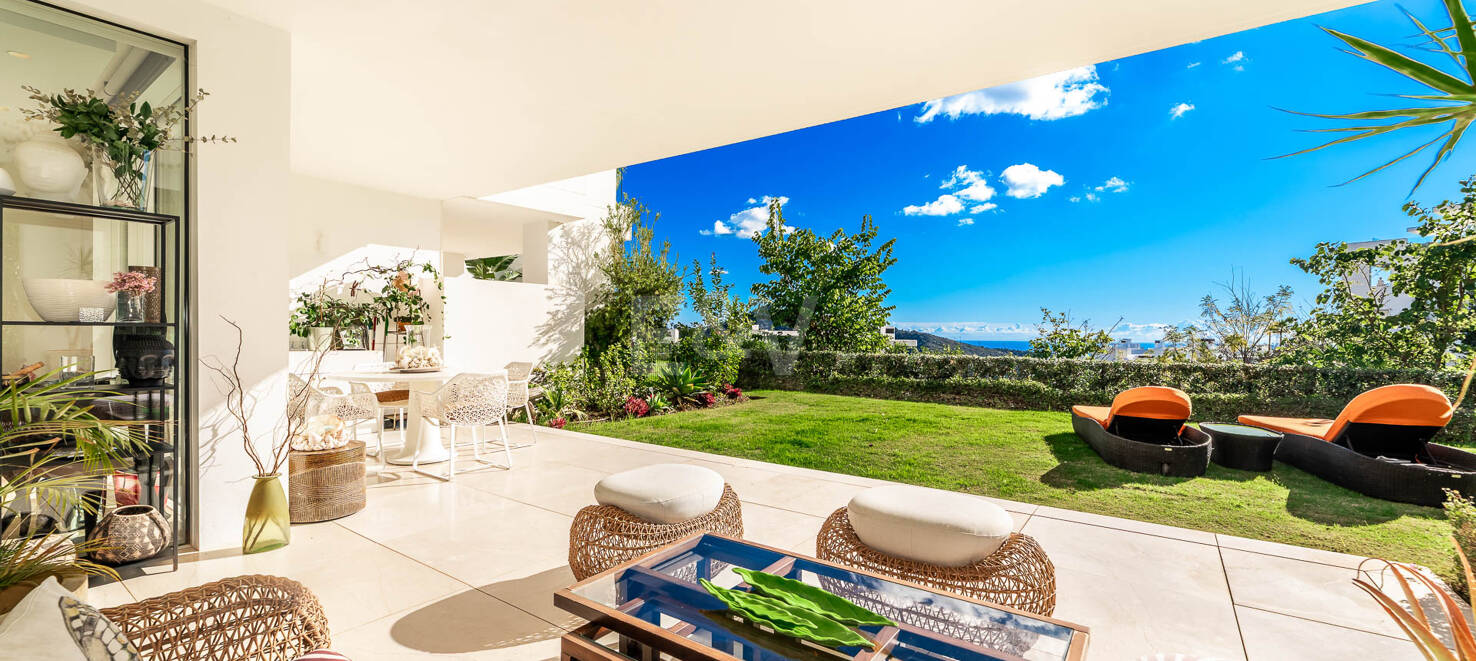 Luxury Corner Apartment with Private Garden in Palo Alto