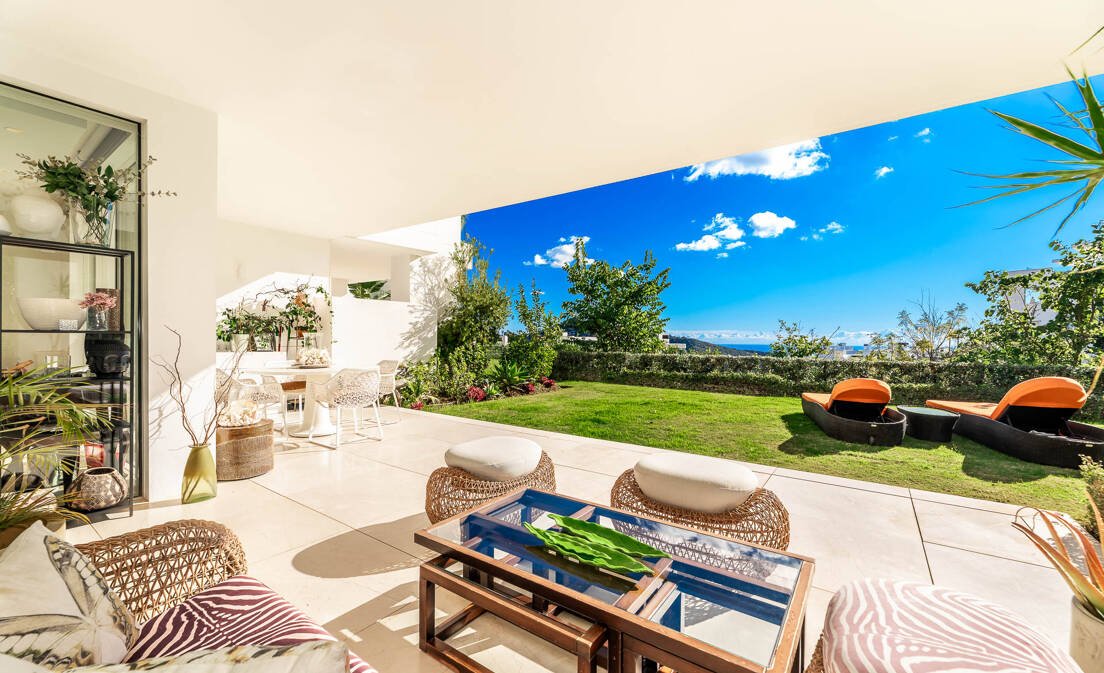 Luxury Corner Apartment with Private Garden in Palo Alto